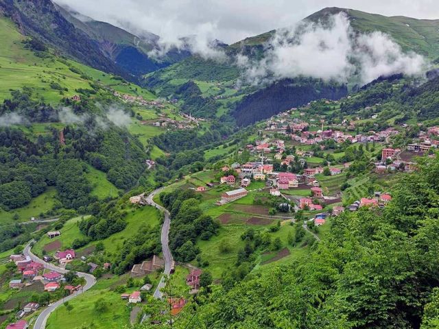 Uçaklı Karadeniz Yaylaları ve Batum Turu (3 Gece Otel Konaklamalı)