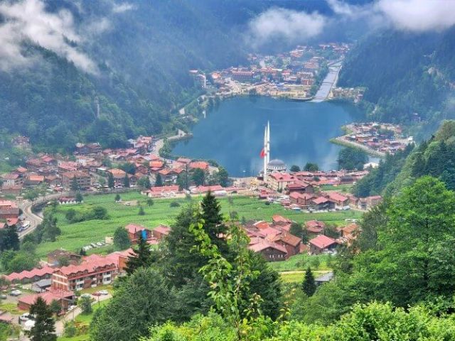 Uçaklı Karadeniz Yaylaları ve Batum Turu (3 Gece Otel Konaklamalı)