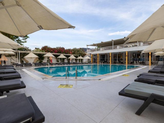Petunya Beach Resort 4 Gece Konaklamalı Bodrum Tatil Paketi