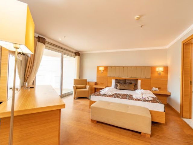 Mira Beach Resort  Otel 4 Gece Konaklamalı Bodrum Tatil Paketi
