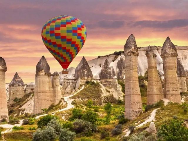 Uçaklı Kapadokya Turu Ajet ile / 2 Gece Cave Hotel Otel Konaklaması