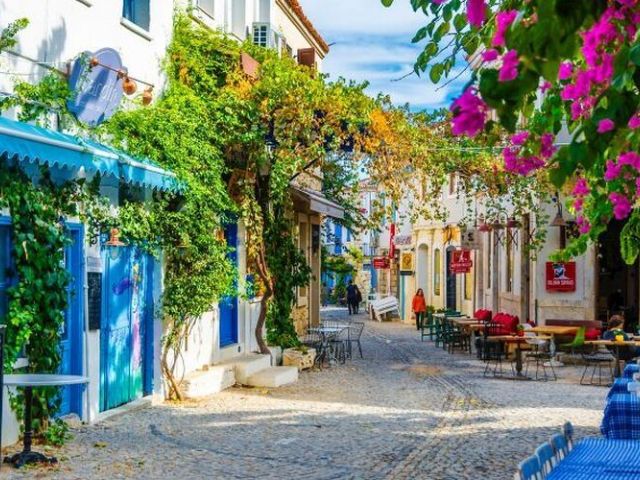 Kurban Bayramı Özel Egenin Saklı Köyleri Alaçatı Sığacık Seferihisar Foça Turu (2 Gece Otel Konaklamalı)