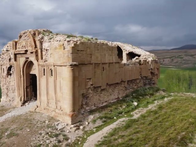 Bin Yıllık Rotalar Uçaklı Bitlis Ahlat Hizan Hakkari Yüksekova Berçelan Yaylası Turu (3 Gece Otel Konaklamalı)
