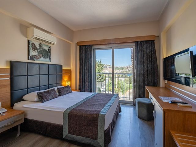 Golden Age Hotel 3 GECE Konaklamalı Bodrum Tatil Paketi