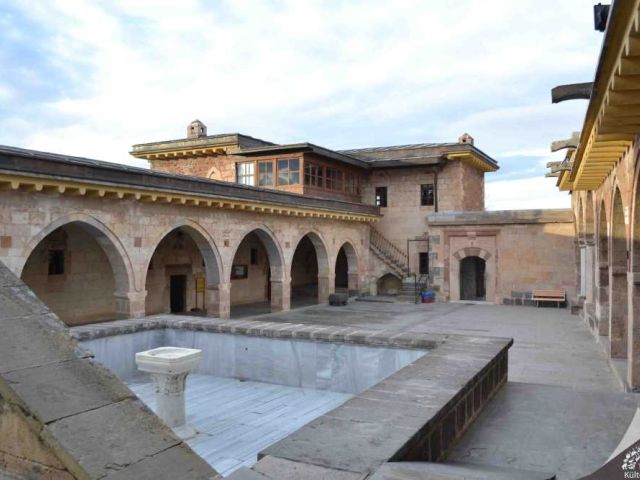 Sevgililer Günü Özel Kapadokya Ihlara Vadisi ve Hacı Bektaş Turu (1 Gece Otel Konaklamalı)