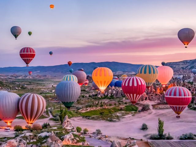 Sevgililer Günü Özel Uçaklı Kapadokya Kayseri Turu 2 Gece 3 Gün Cave Otel Konaklamalı